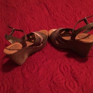 Platform sandals